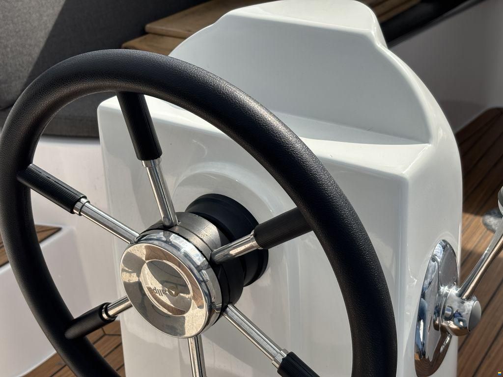 Lago Amore 570 Tender