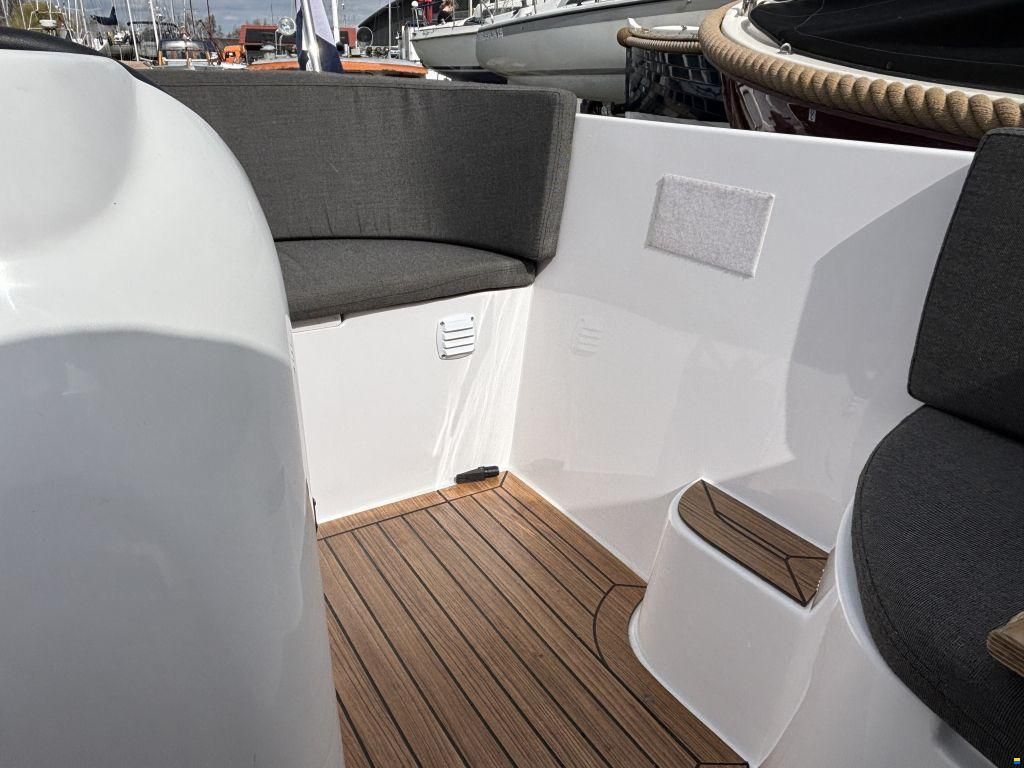 Lago Amore 570 Tender