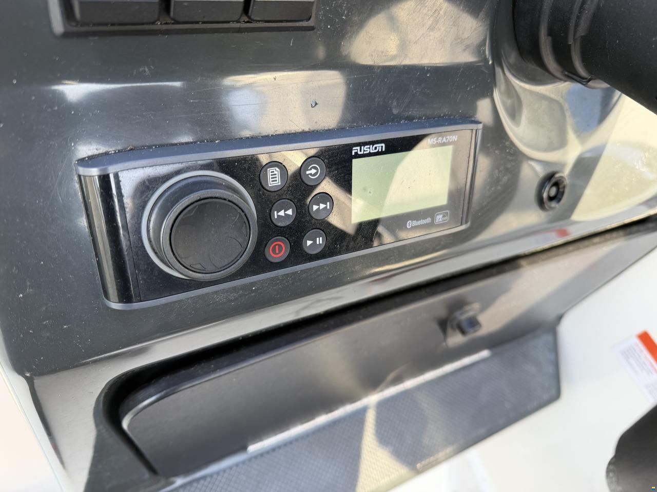 Quicksilver 605 Sundeck (2022) &ndash; Mercury 150 HK &ndash; Ku