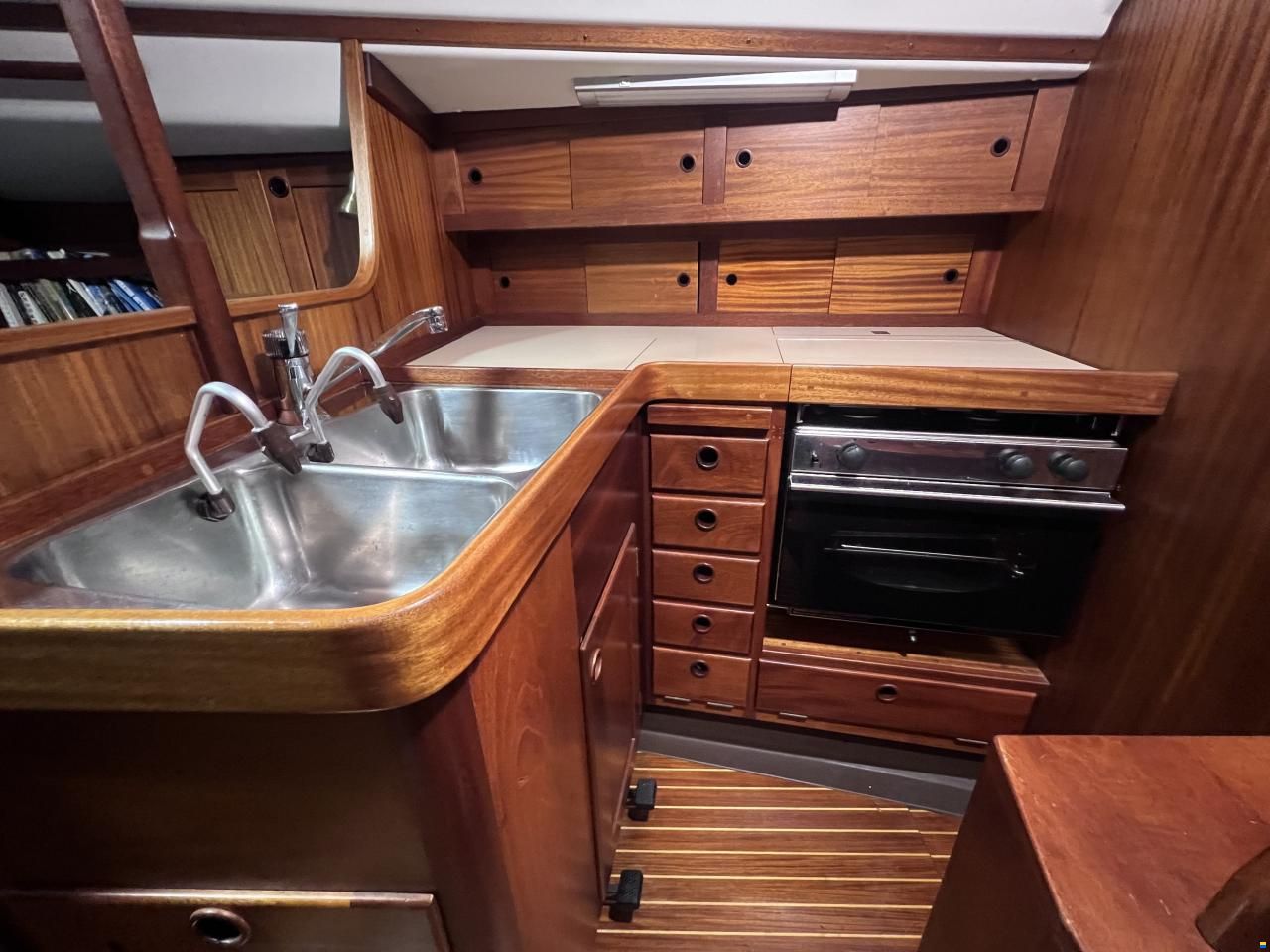 Sweden Yachts 340