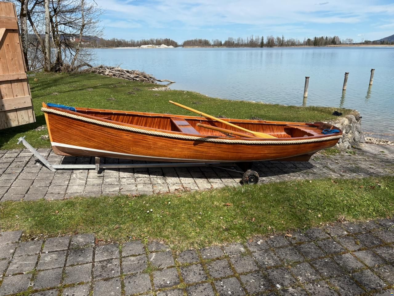 Ruderboot aus Mahagoni formverleimt