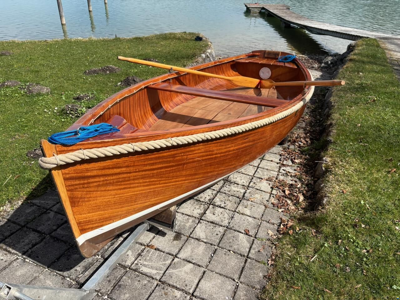 Ruderboot aus Mahagoni formverleimt