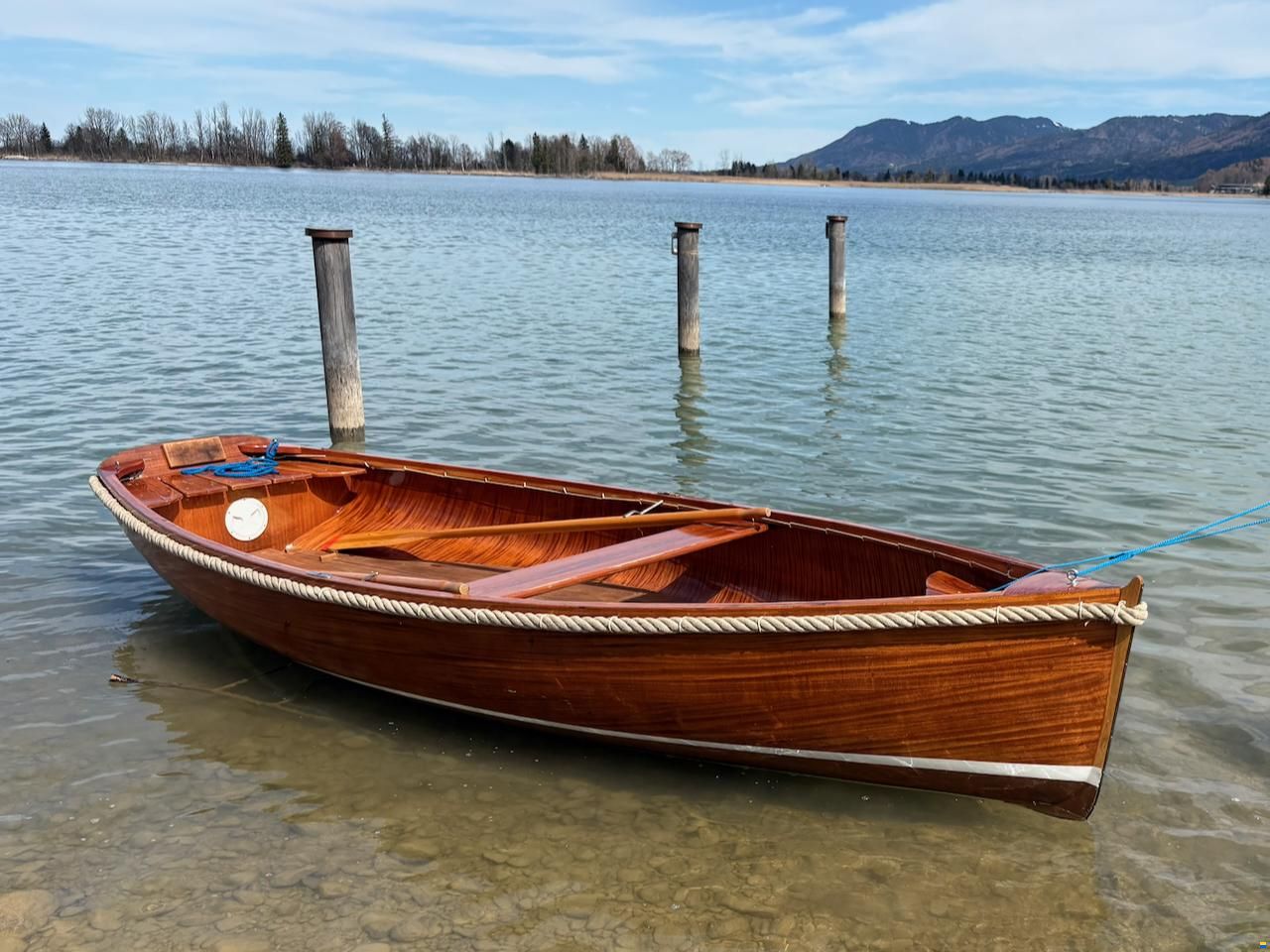 Ruderboot aus Mahagoni formverleimt