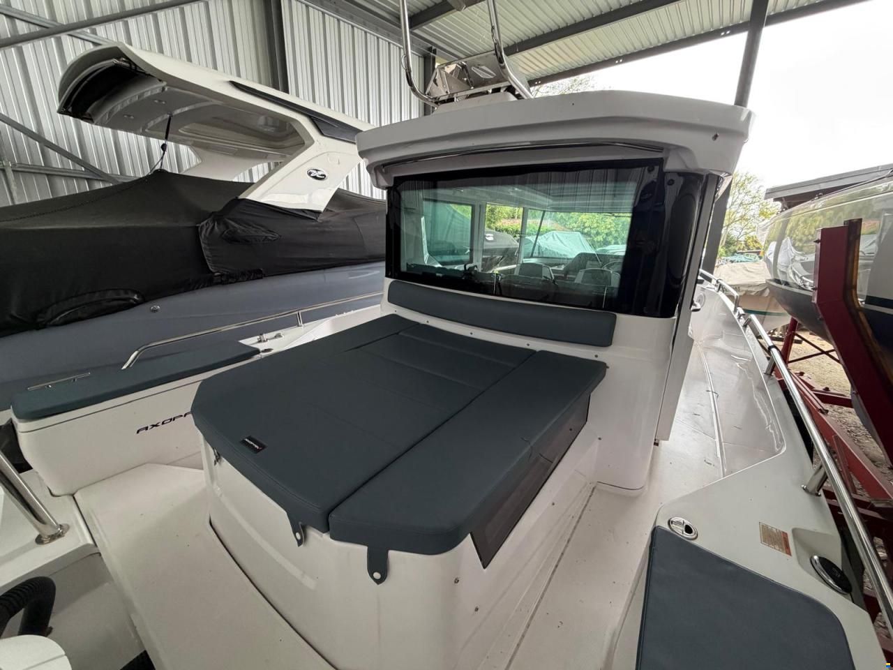 Axopar 28 Cabin