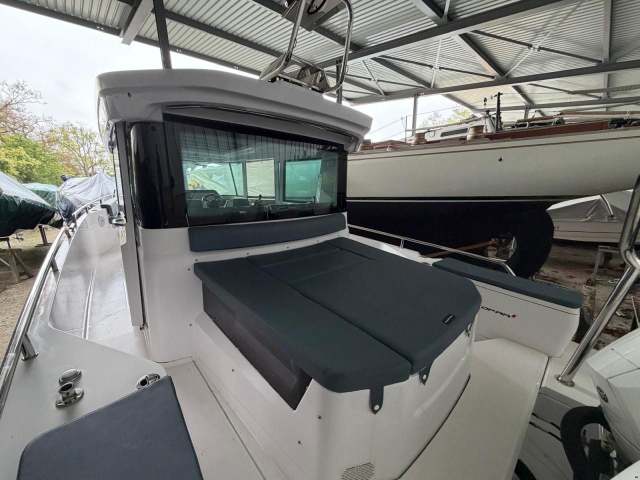 Axopar 28 Cabin