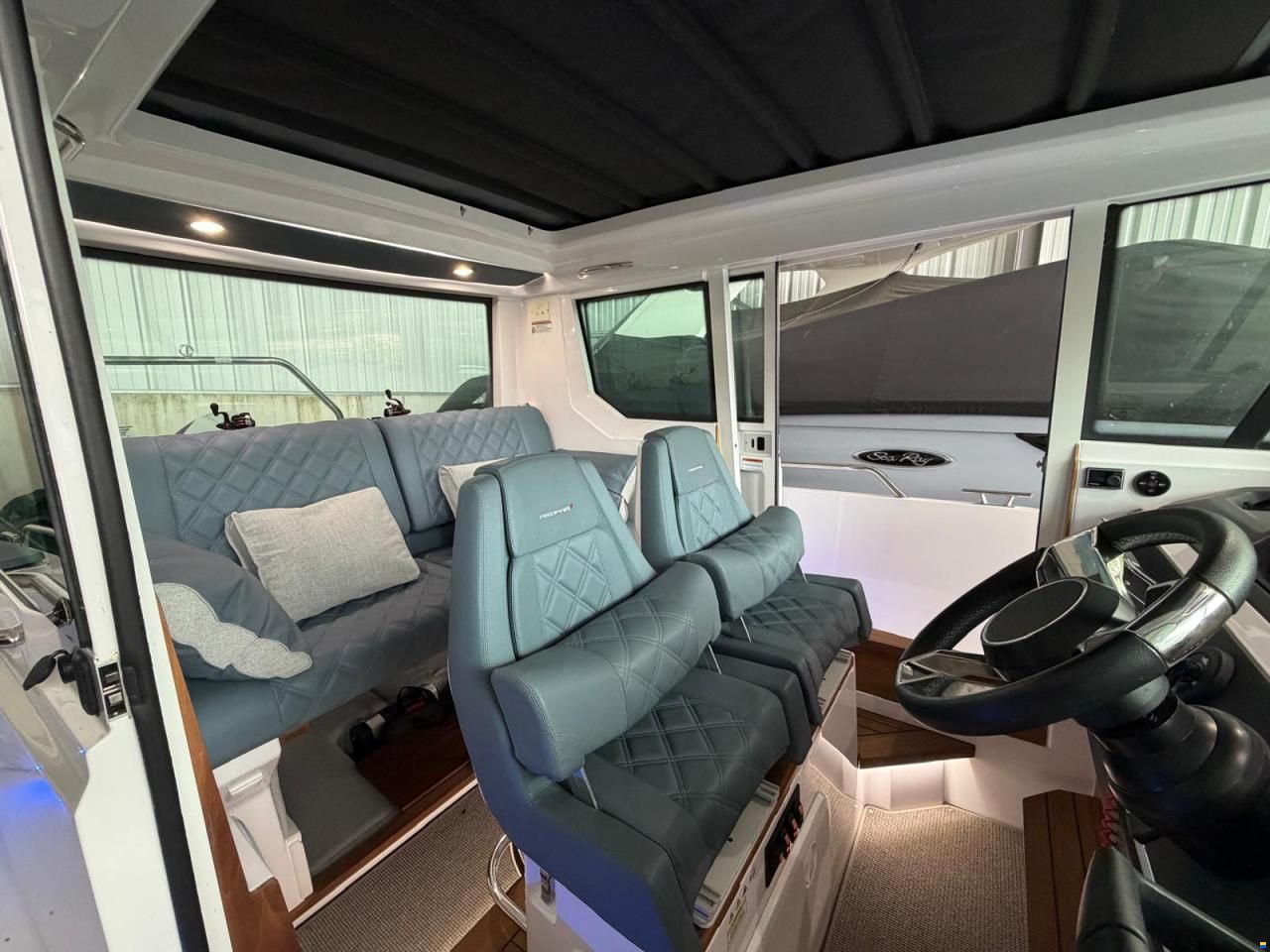 Axopar 28 Cabin