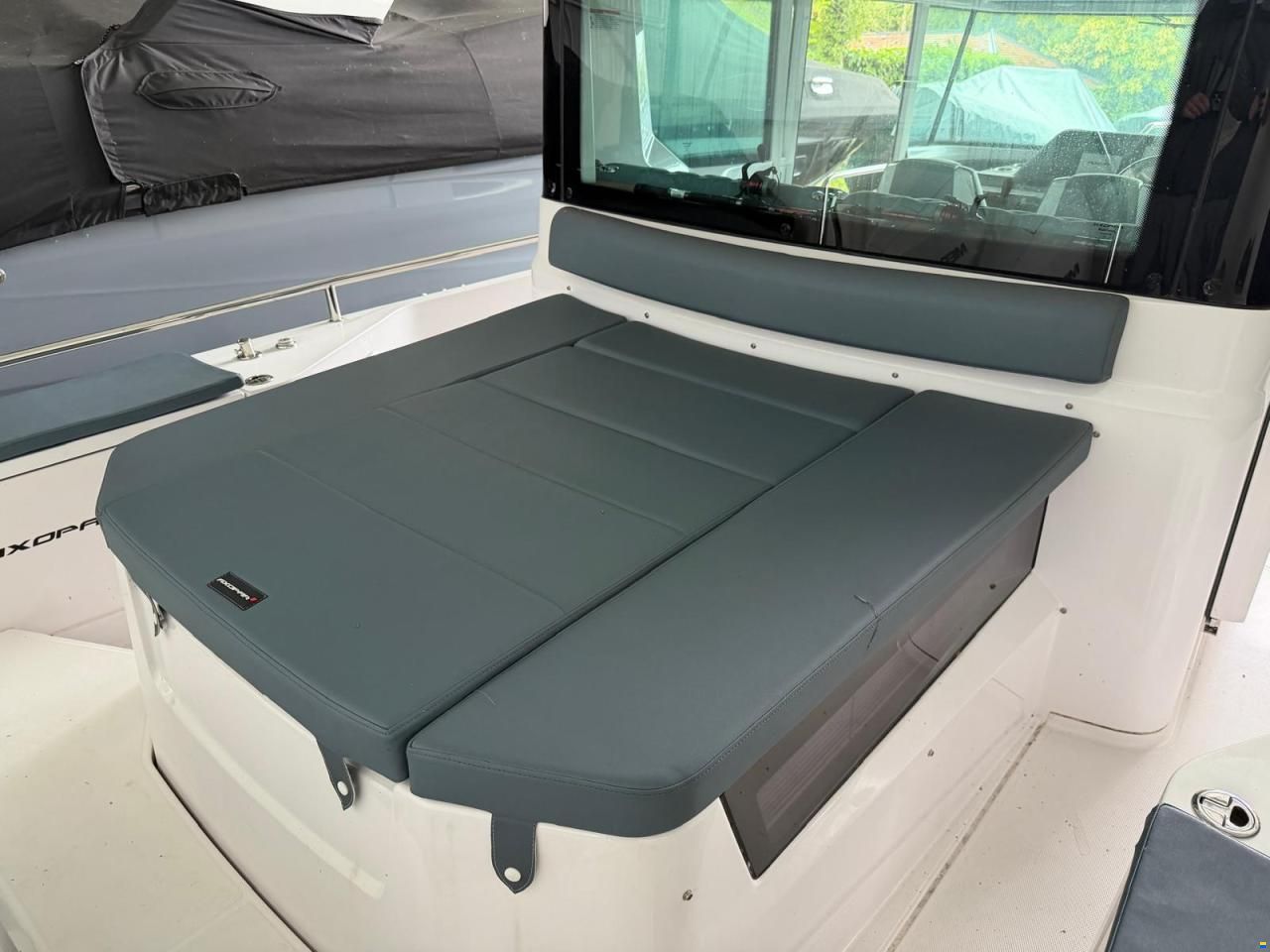 Axopar 28 Cabin
