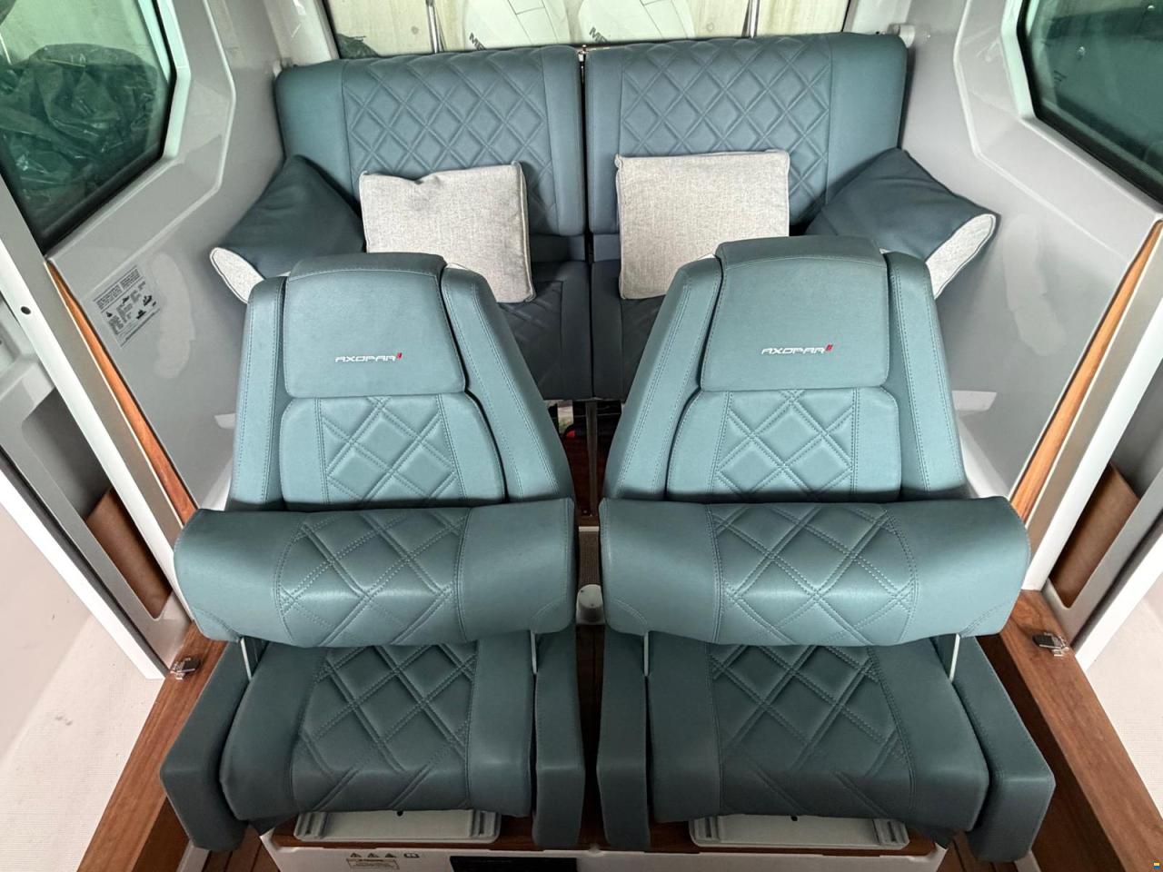 Axopar 28 Cabin