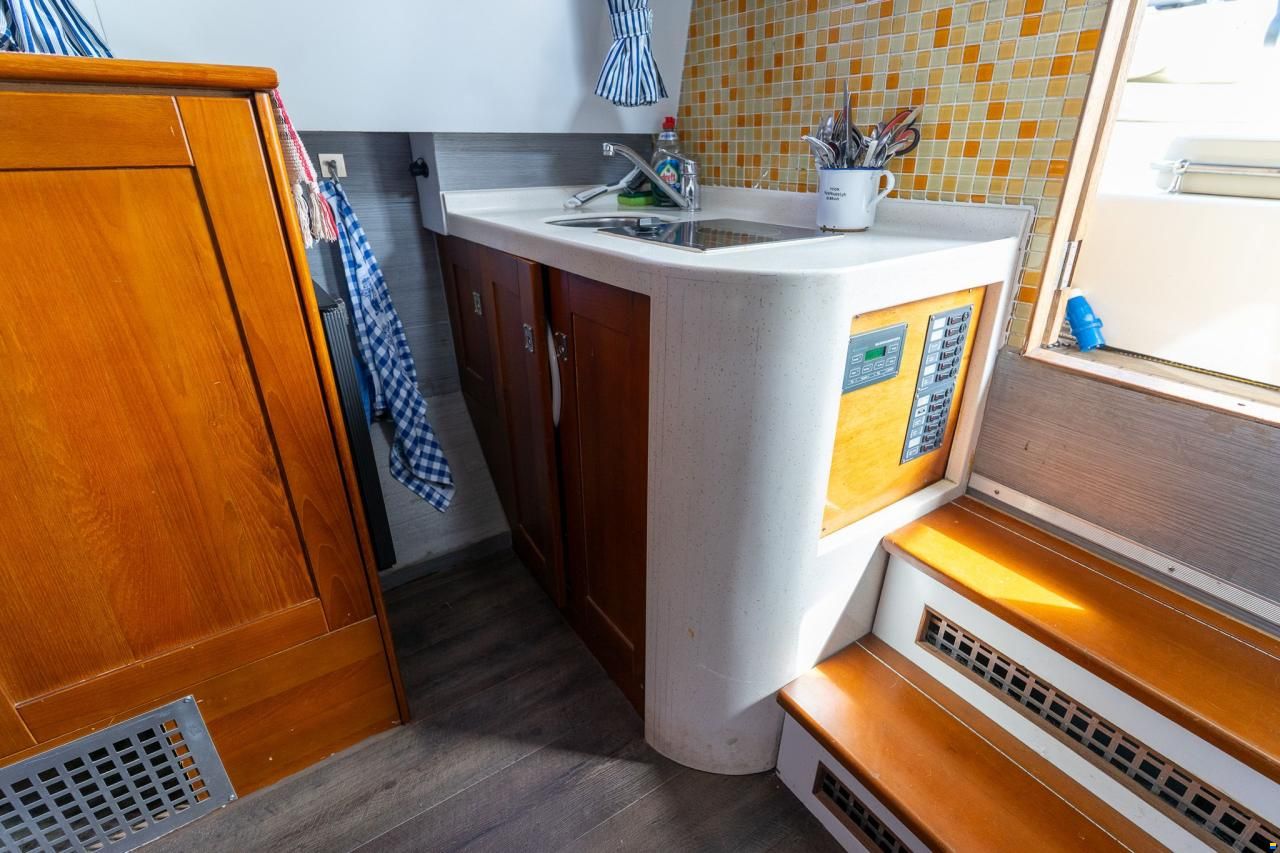 Menorquin Conquistador 850 Cabin