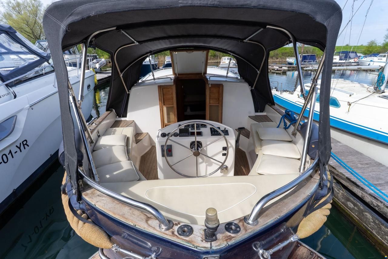 Menorquin Conquistador 850 Cabin