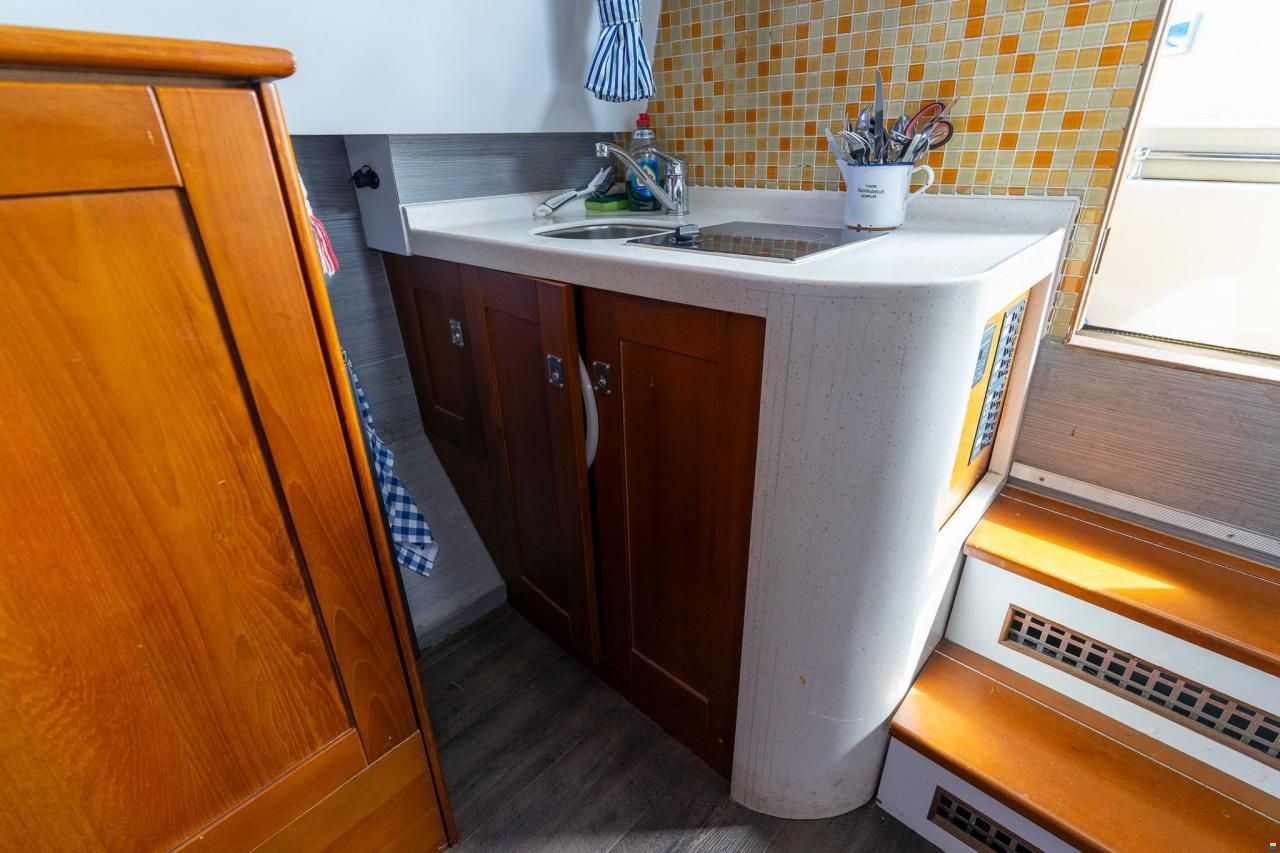 Menorquin Conquistador 850 Cabin