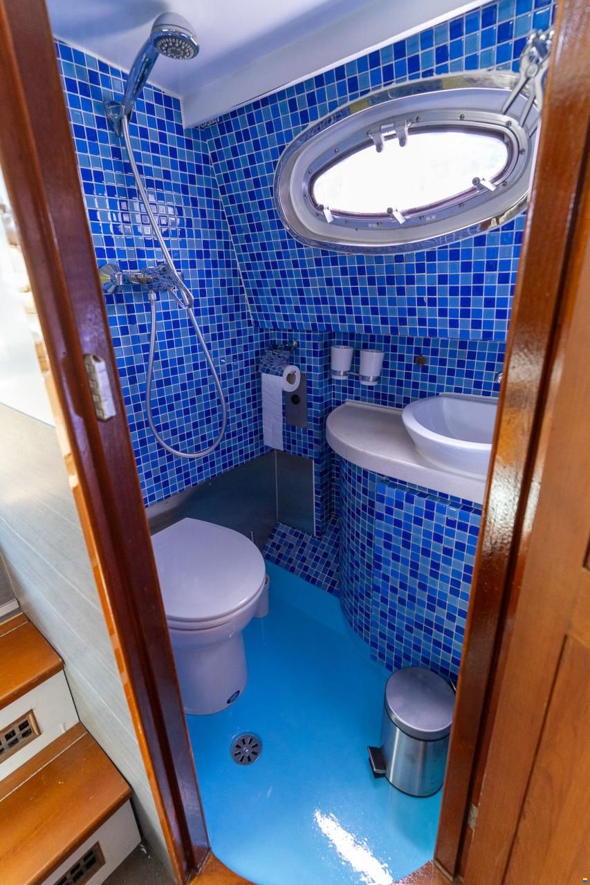 Menorquin Conquistador 850 Cabin
