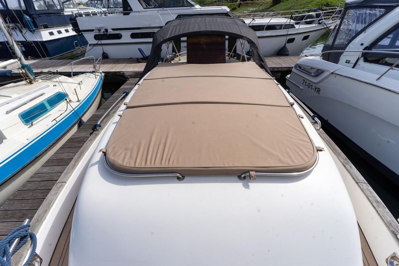 Menorquin Conquistador 850 Cabin
