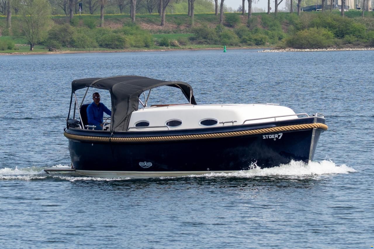 Menorquin Conquistador 850 Cabin