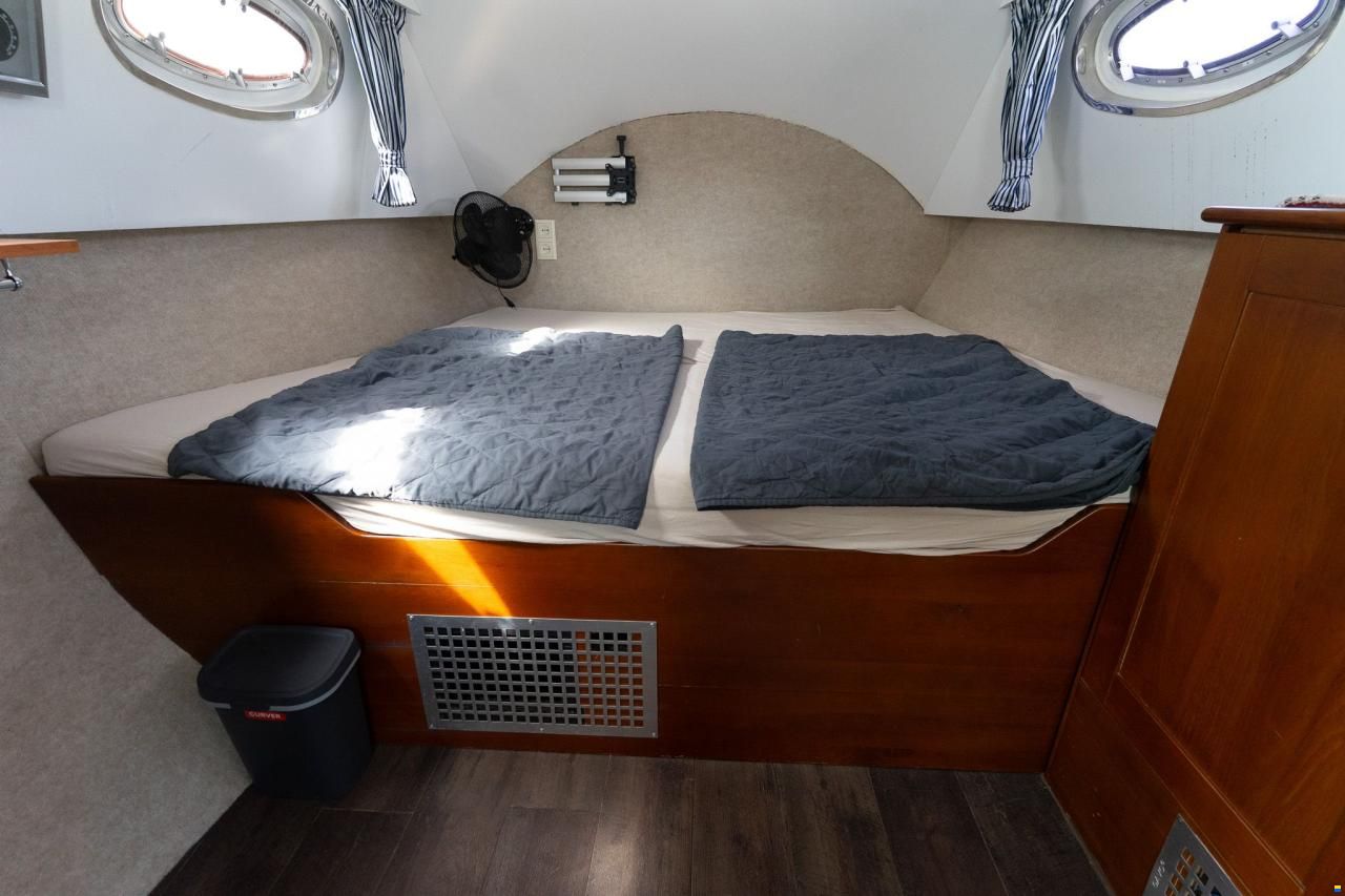 Menorquin Conquistador 850 Cabin