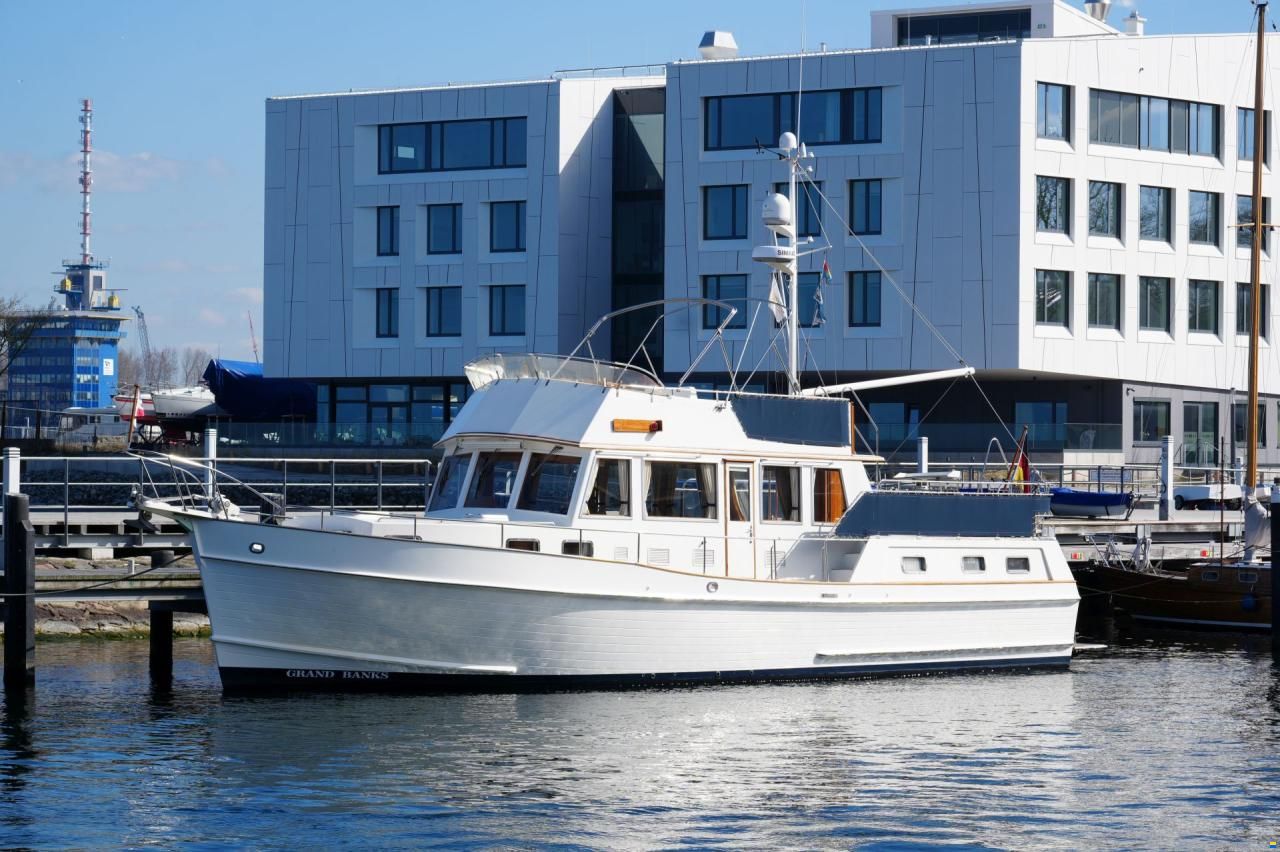 Grand Banks 46 Motor Yacht