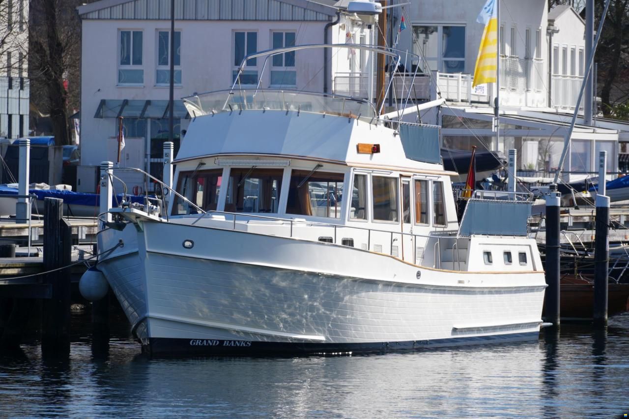 Grand Banks 46 Motor Yacht