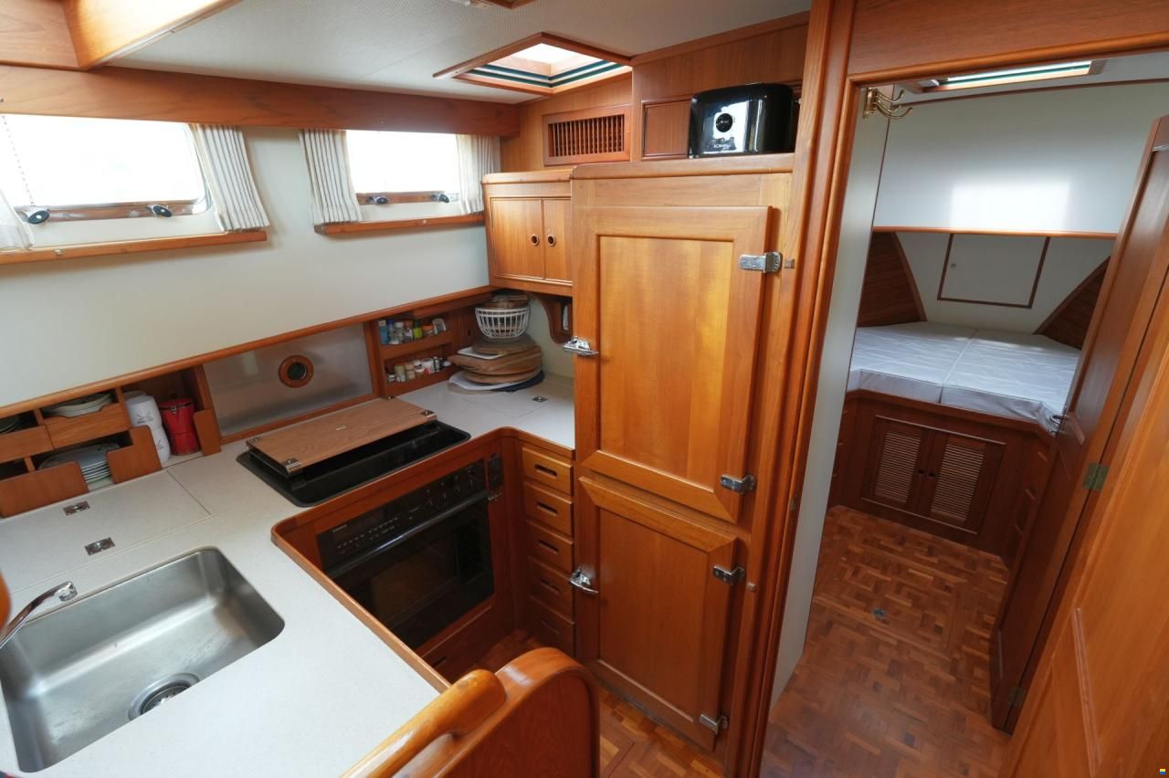 Grand Banks 46 Motor Yacht