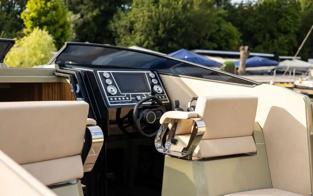 Epica Yachts 33