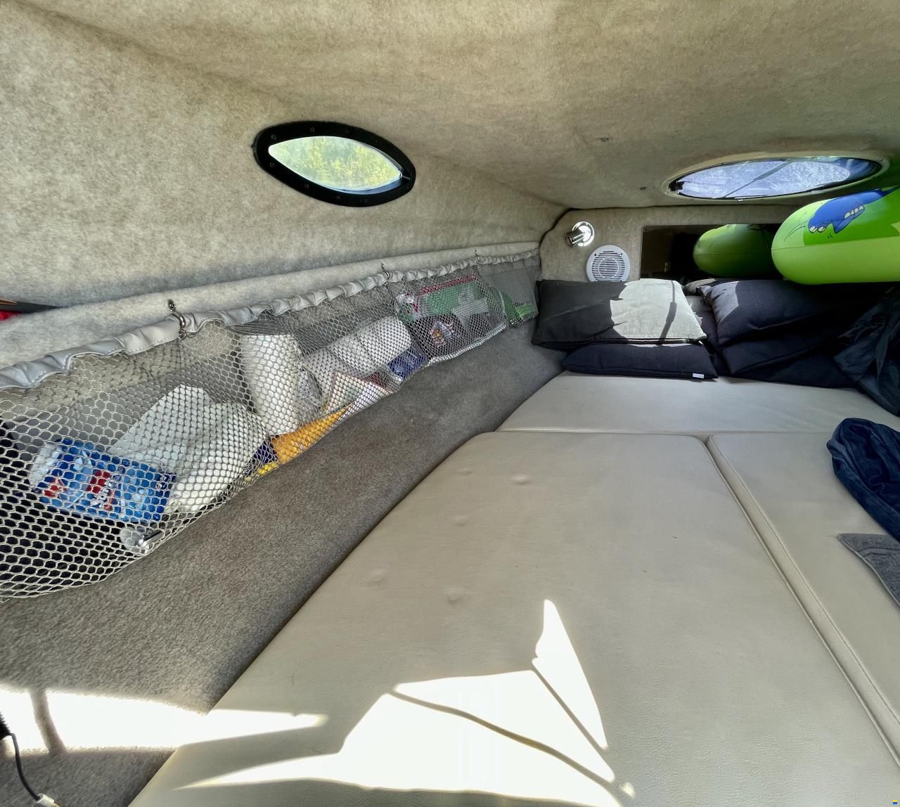 Stingray 208 CR Cabin
