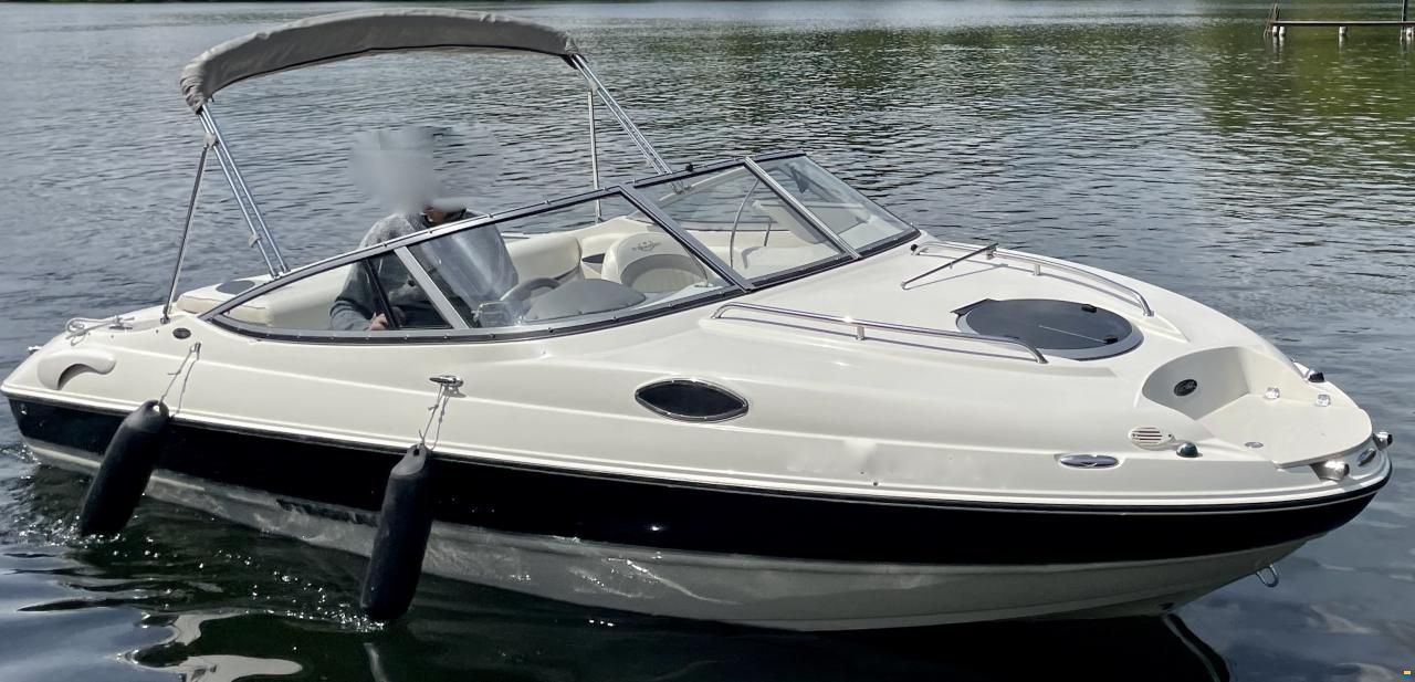 Stingray 208 CR Cabin