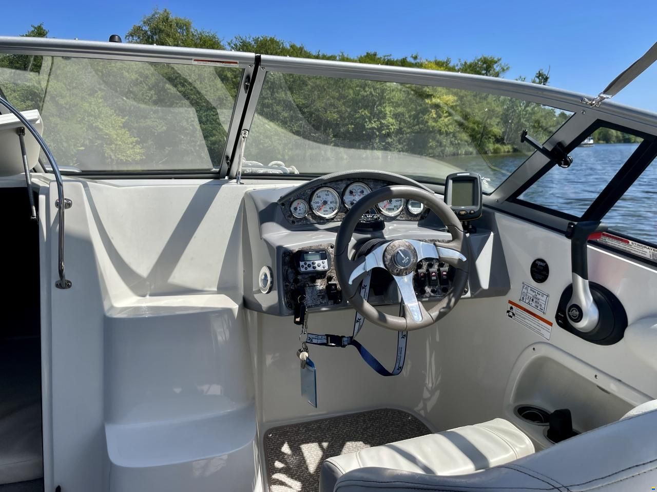 Stingray 208 CR Cabin