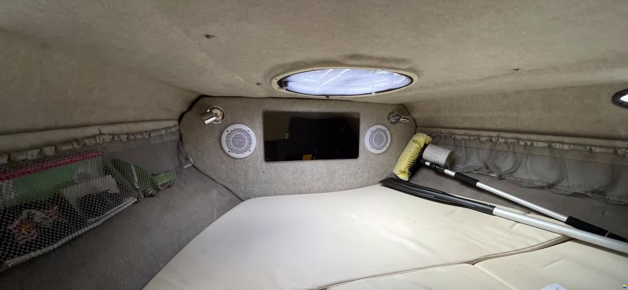 Stingray 208 CR Cabin