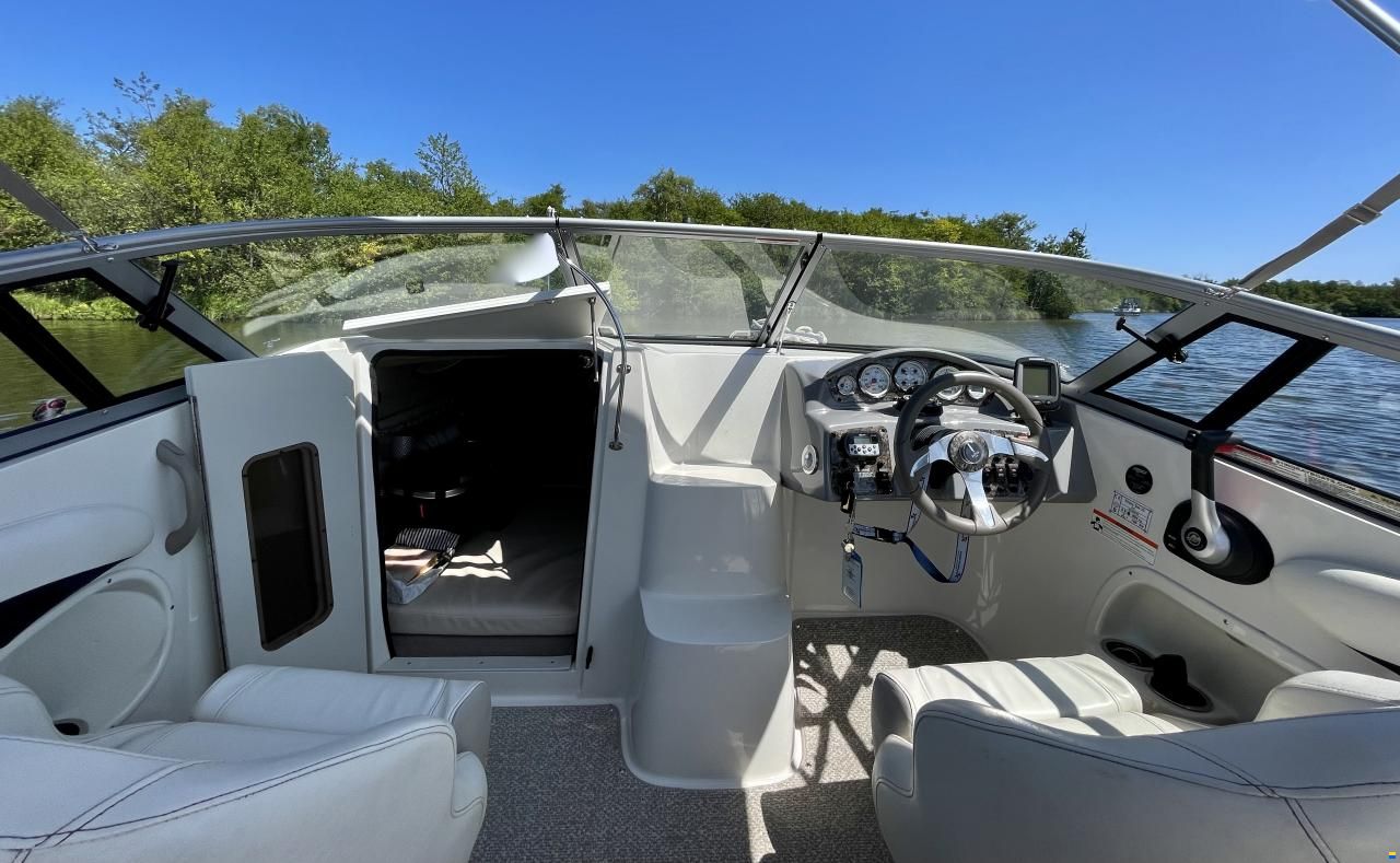 Stingray 208 CR Cabin