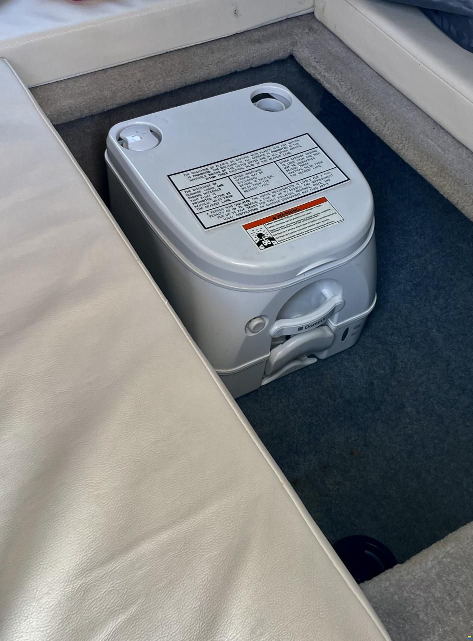 Stingray 208 CR Cabin