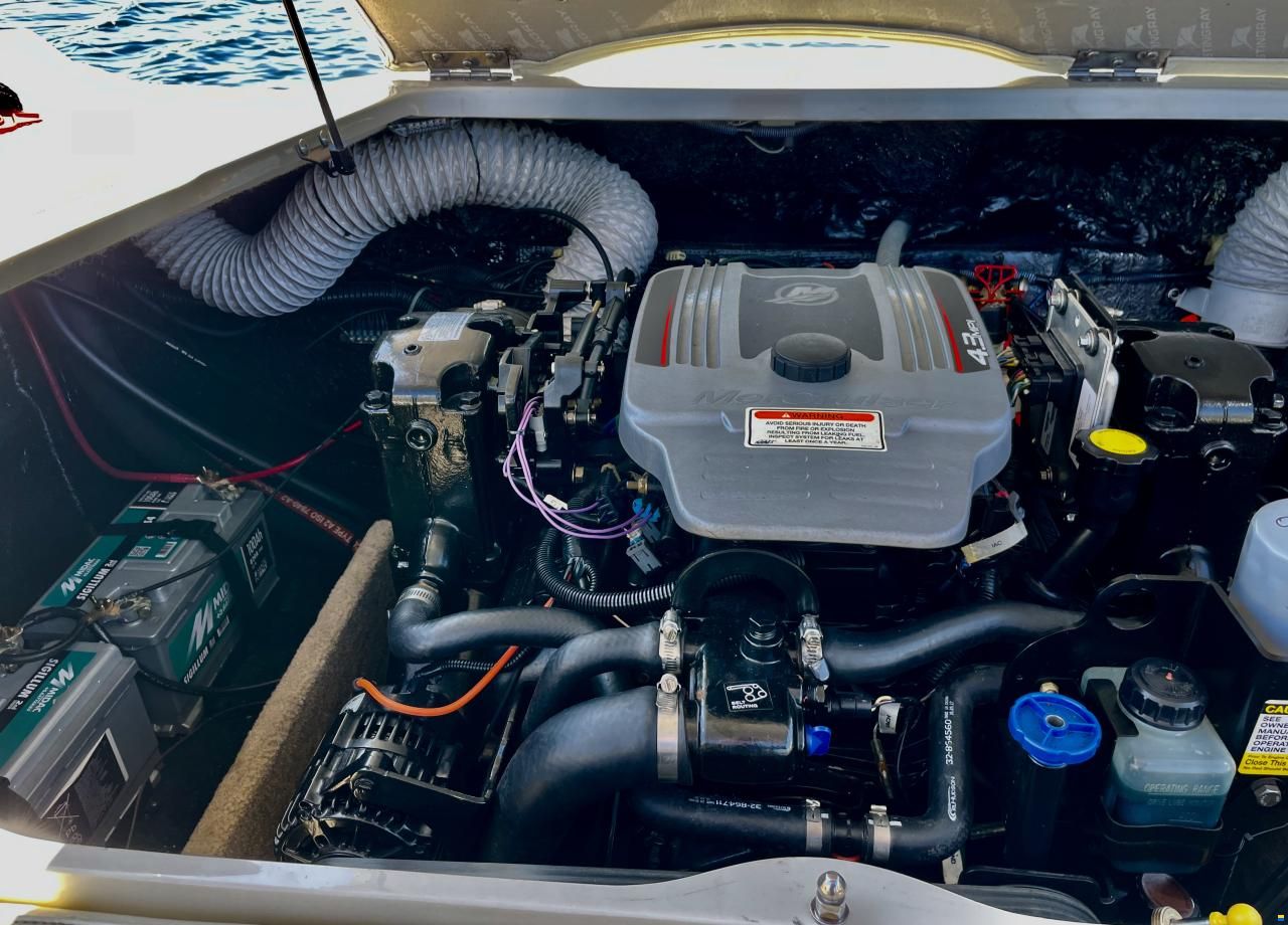 Stingray 208 CR Cabin