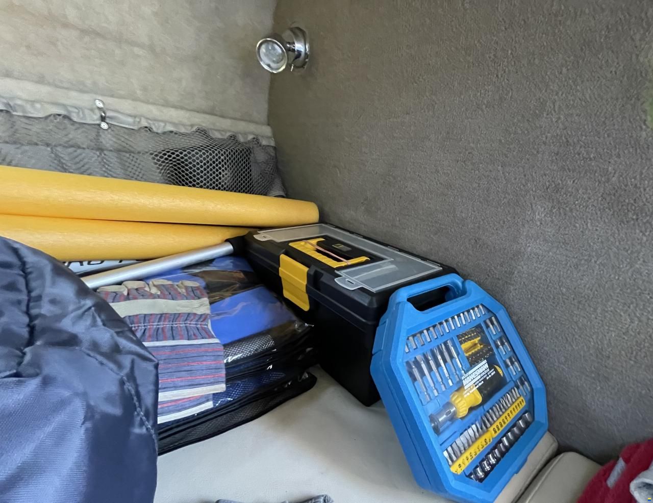 Stingray 208 CR Cabin