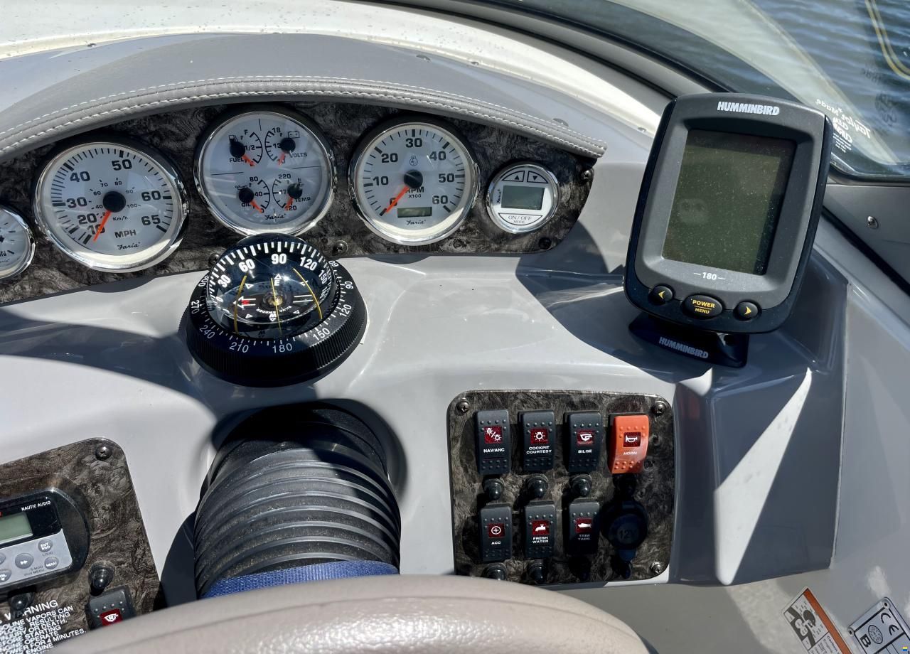 Stingray 208 CR Cabin