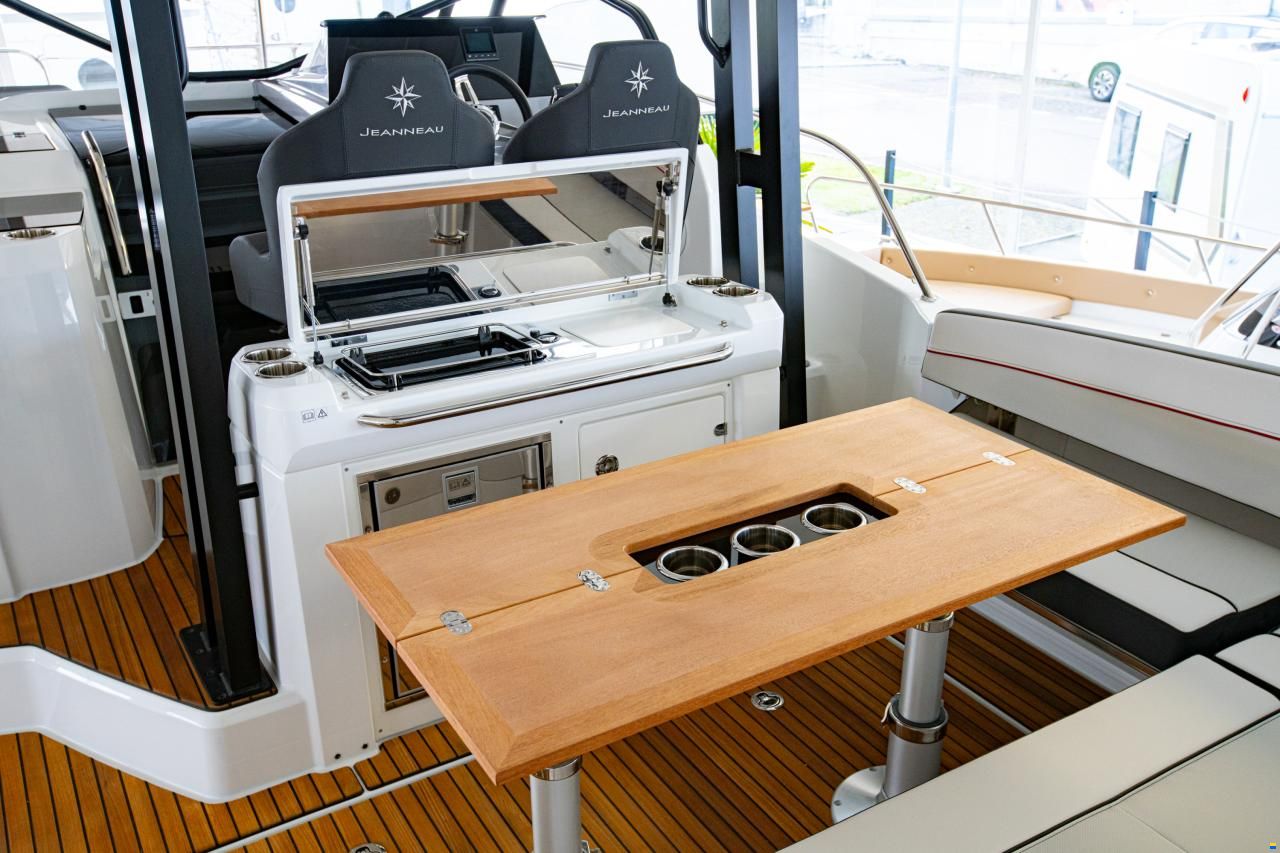 Jeanneau Cap Camarat 9.0 WA S2