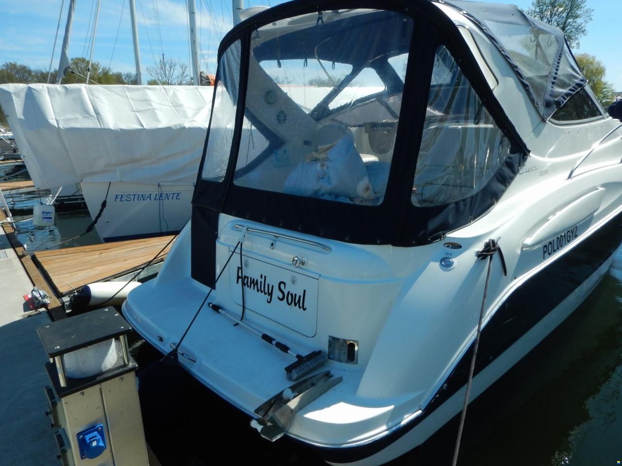 Bayliner 3055