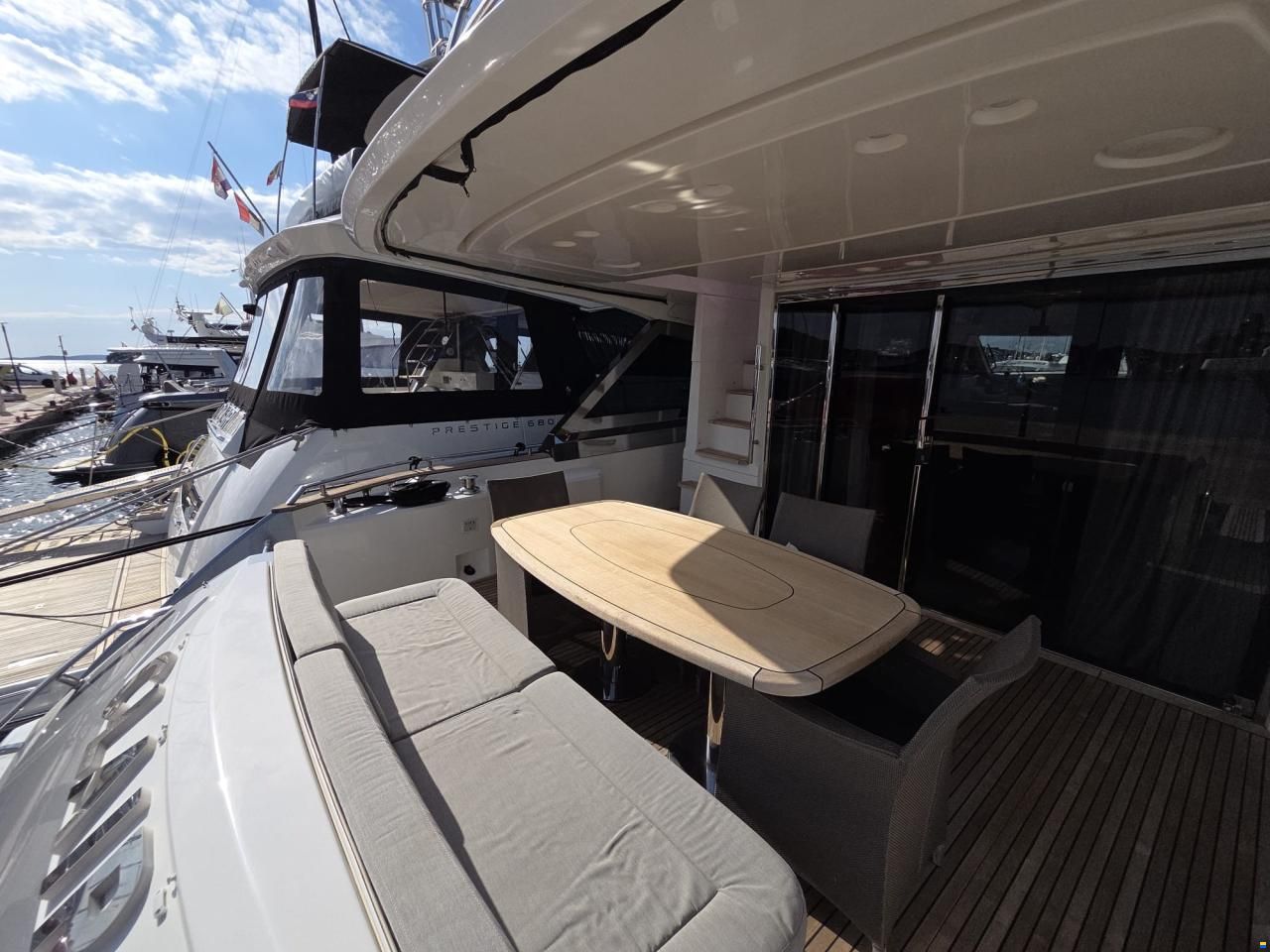 Monte Carlo Yachts 65 fly