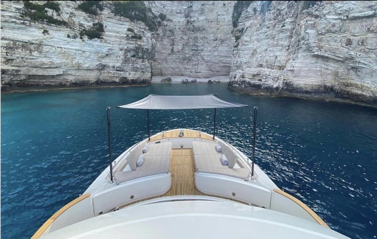 Monte Carlo Yachts 65 fly