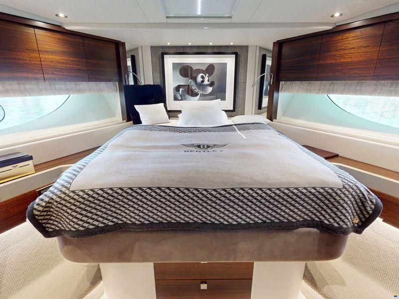 Sunseeker 76 Yacht