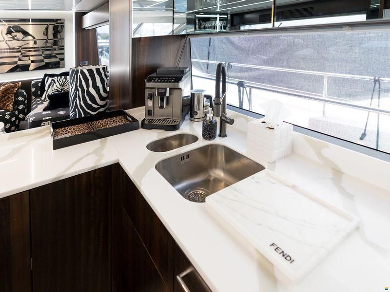 Sunseeker 76 Yacht