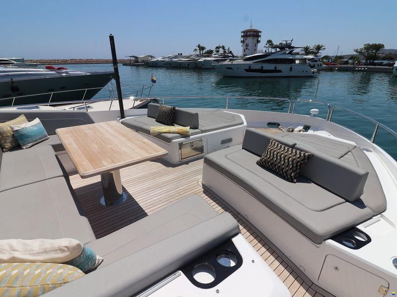 Sunseeker 76 Yacht