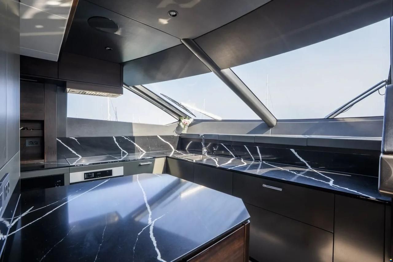 Sunseeker 88 Yacht