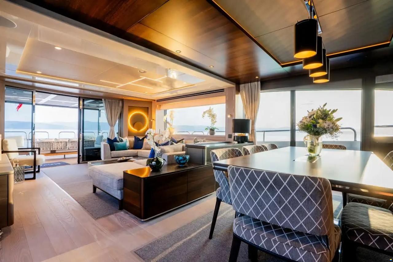 Sunseeker 88 Yacht