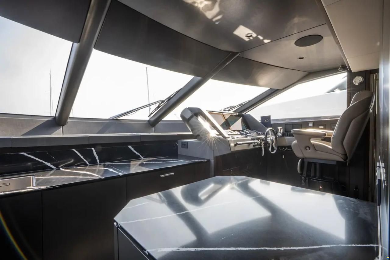 Sunseeker 88 Yacht