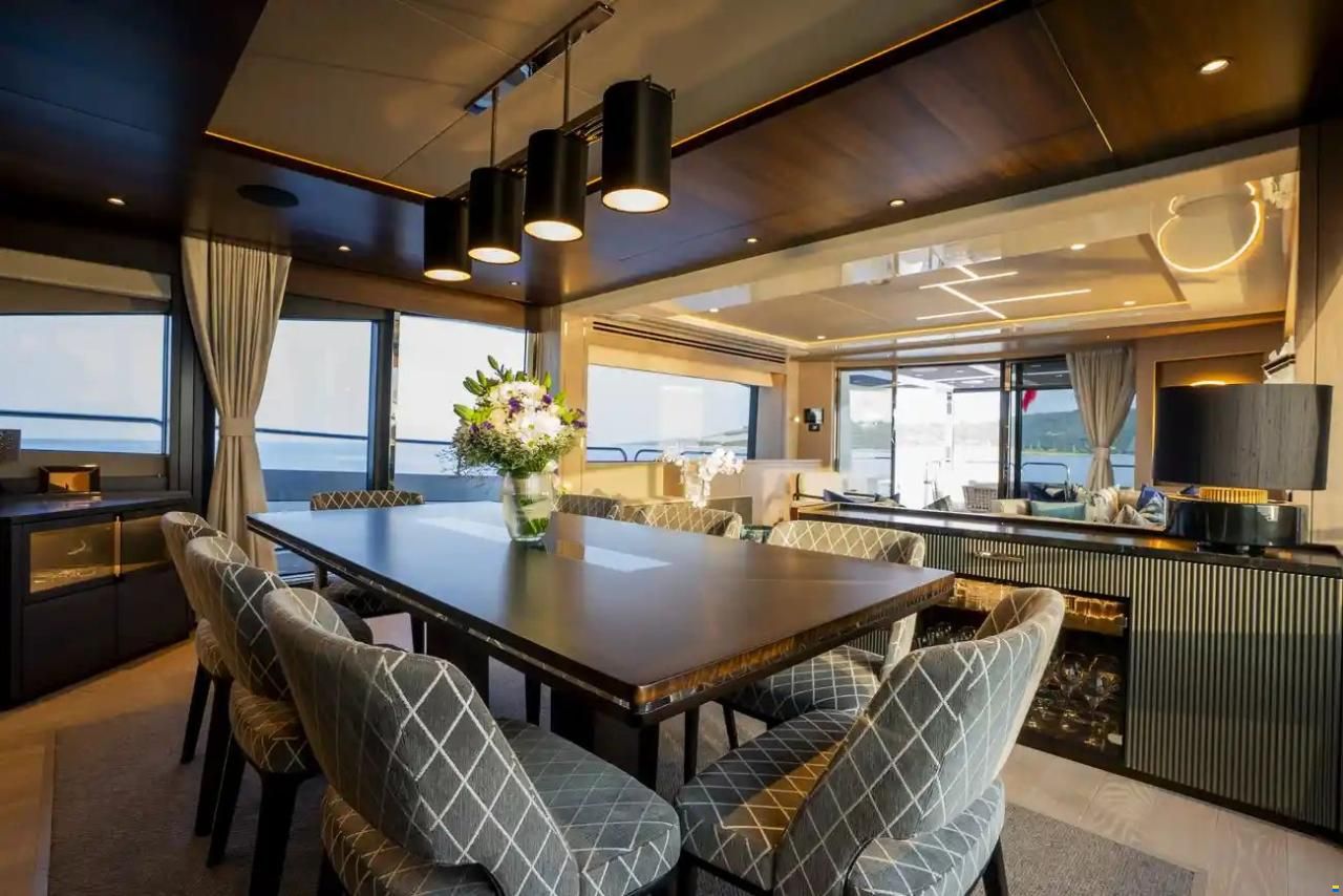 Sunseeker 88 Yacht
