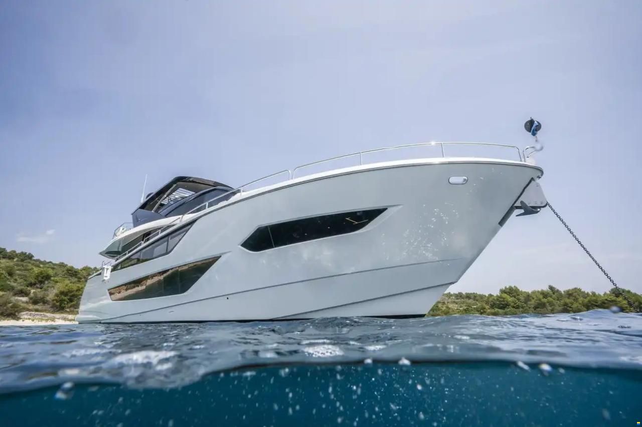 Sunseeker 88 Yacht