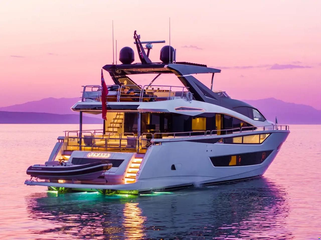 Sunseeker 88 Yacht