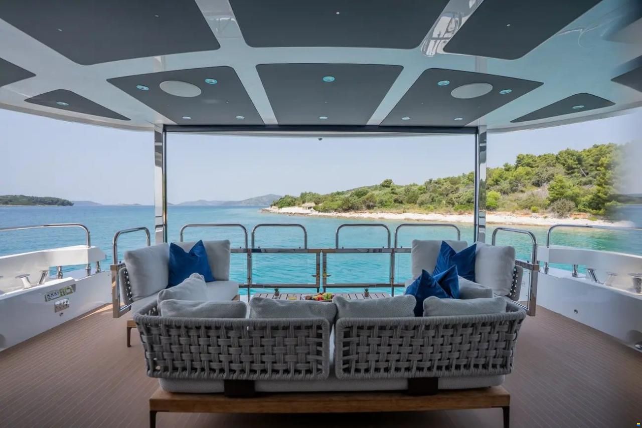 Sunseeker 88 Yacht