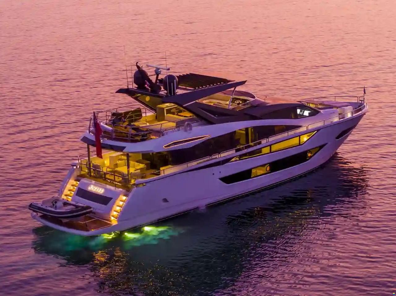 Sunseeker 88 Yacht