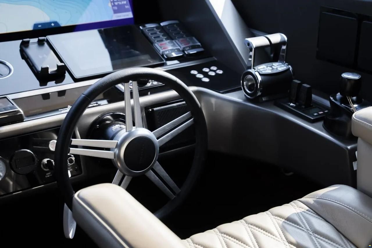 Sunseeker 88 Yacht