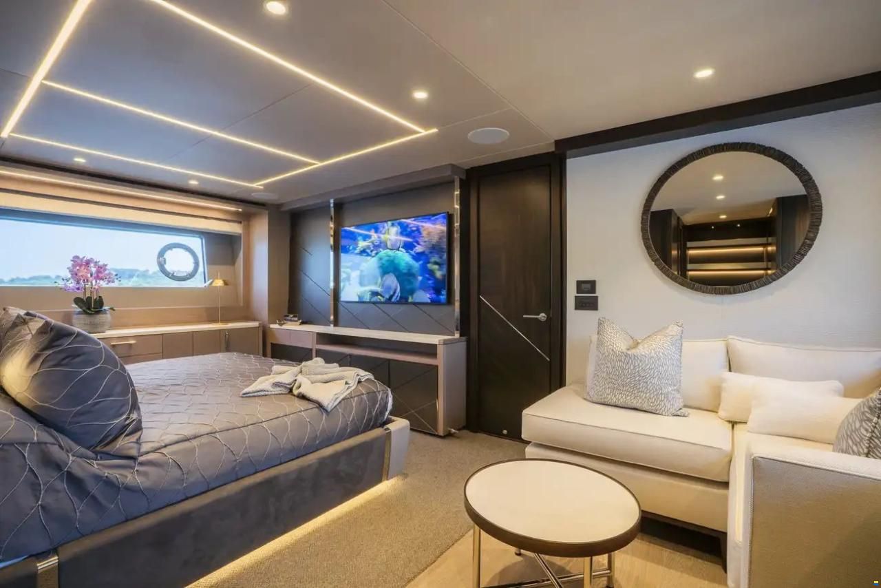 Sunseeker 88 Yacht