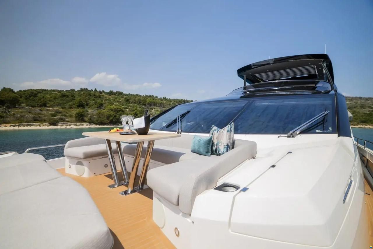 Sunseeker 88 Yacht